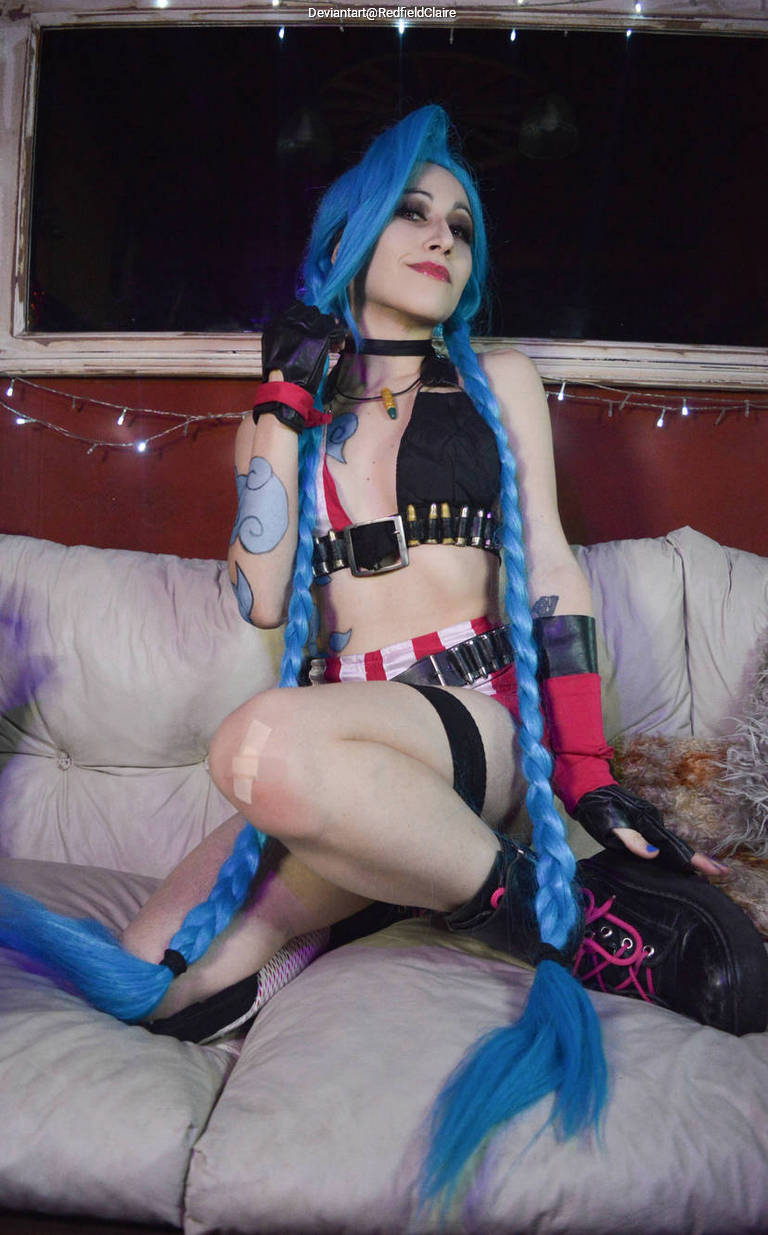 League of Legends - Jinx (The Loose Cannon) Cosplay character recreation portrait