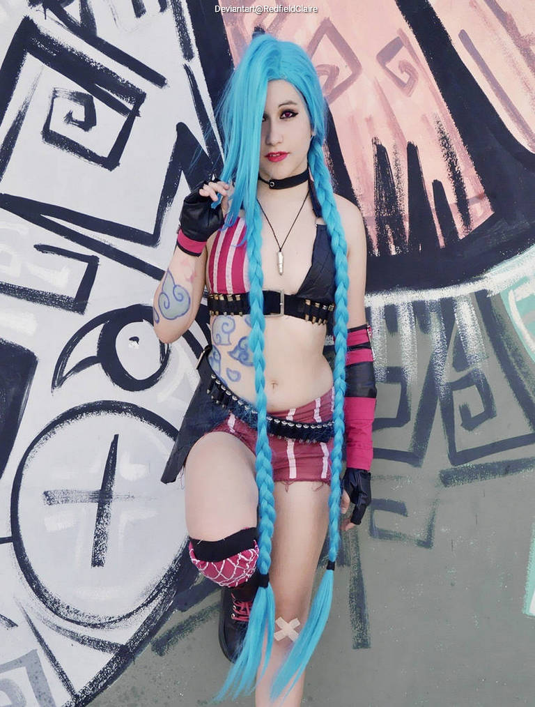 League of Legends - Jinx (The Loose Cannon) Cosplay character costume portrait