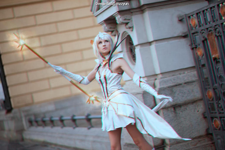 League of Legends - Lux (Elementalist) Cosplay full body portrait