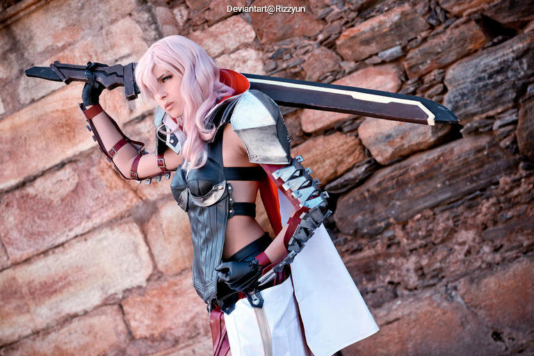 Lightning Returns - Final Fantasy 13 - Lightning (Claire Farron) Cosplay full body portrait