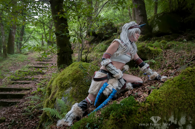 Monster Hunter - Huntress (Kirin) Cosplay full body portrait