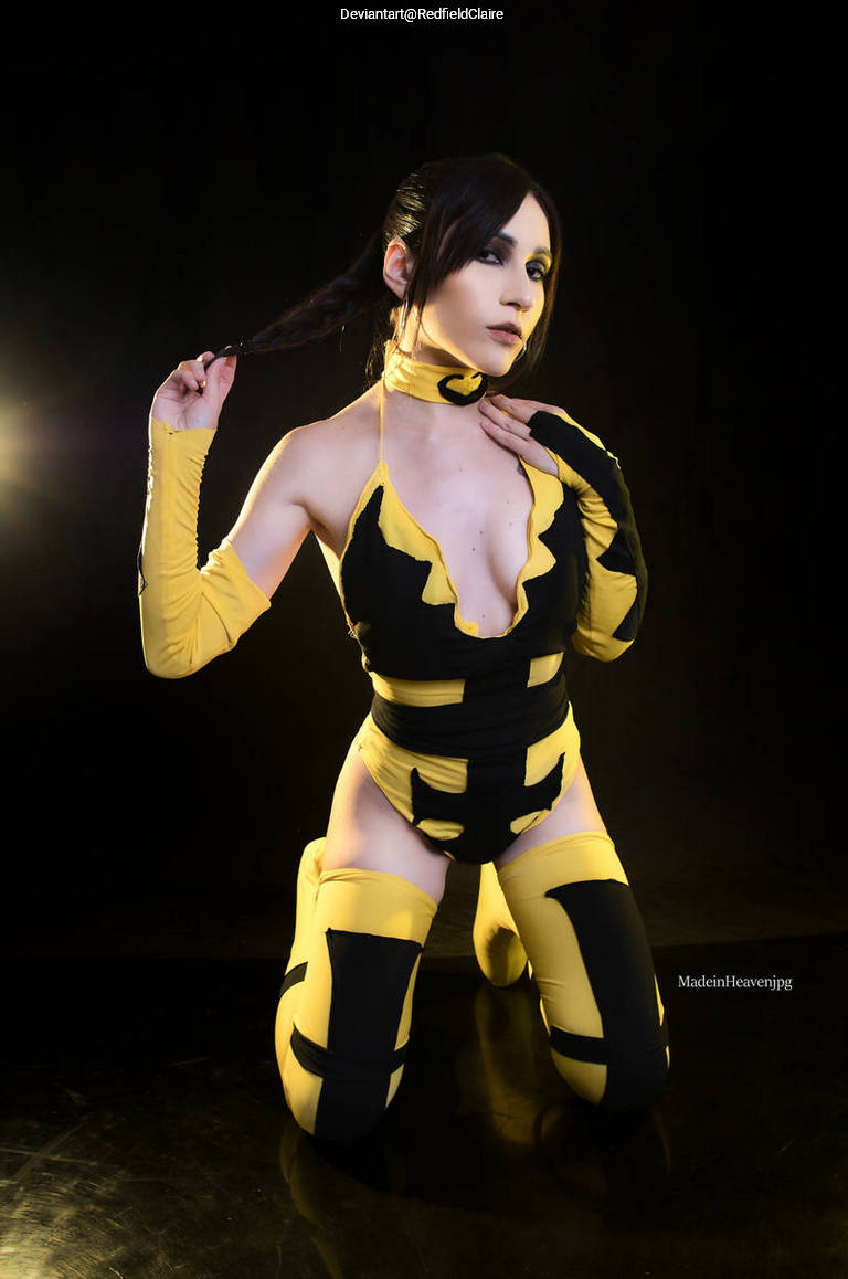 Mortal Kombat 4 - Tanya Cosplay full body character photo
