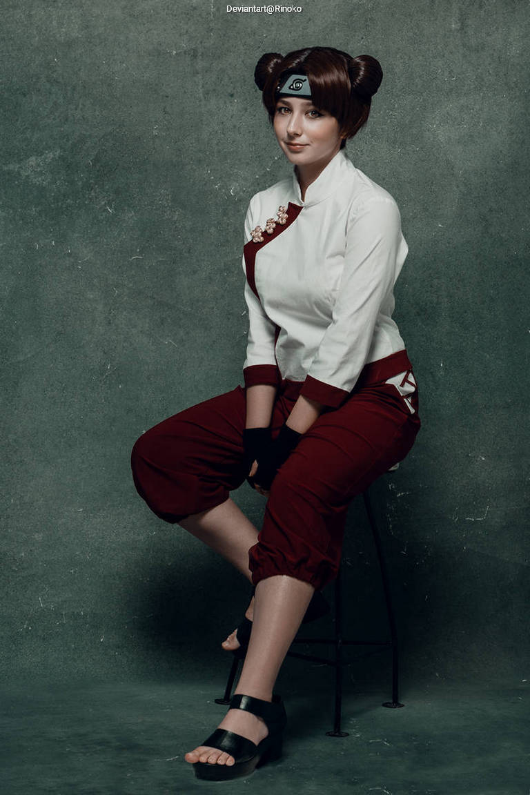 Naruto - Tenten Cosplay full body character photo
