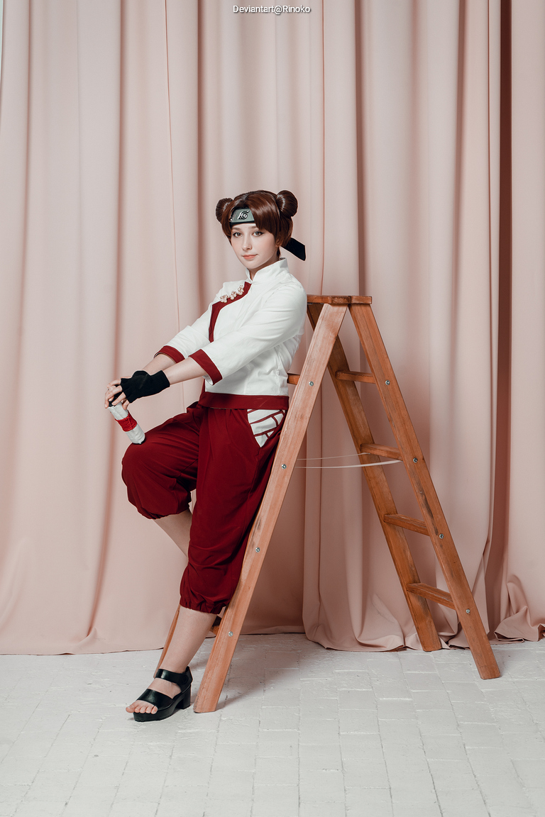 Naruto - Tenten Cosplay full body portrait