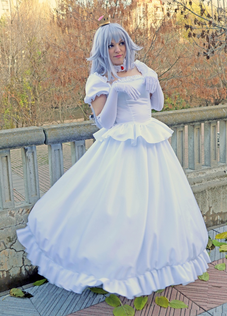 New Super Mario Bros. U Deluxe - Booette (Boosette) (Princess Boo) Cosplay full body portrait