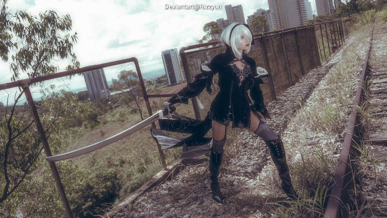 NieR AutomatA - 2B (YoRHa No.2 Type-B) Cosplay full body portrait
