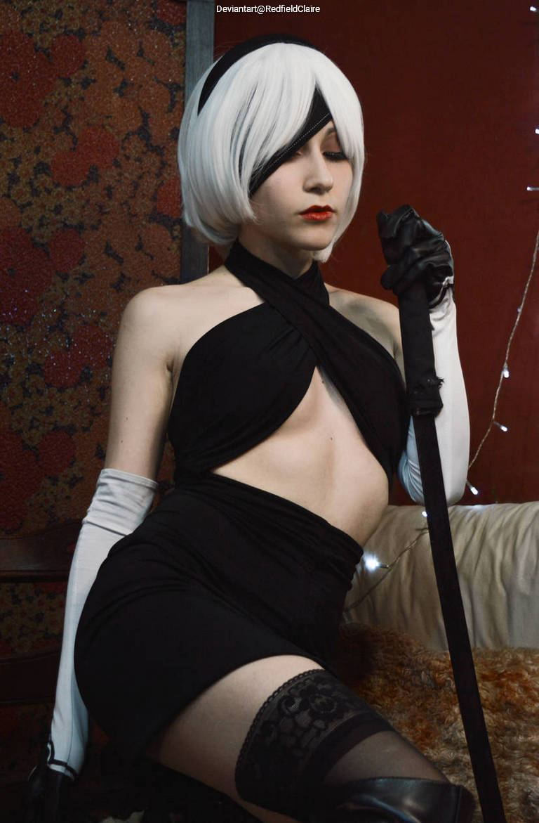 NieR AutomatA - 2B (YoRHa No.2 Type-B) Cosplay full body portrait
