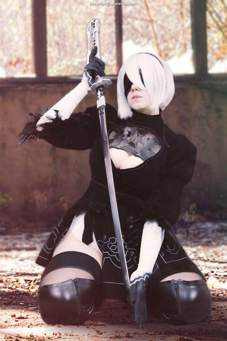 NieR AutomatA - 2B (YoRHa No.2 Type-B) Cosplay full length photo