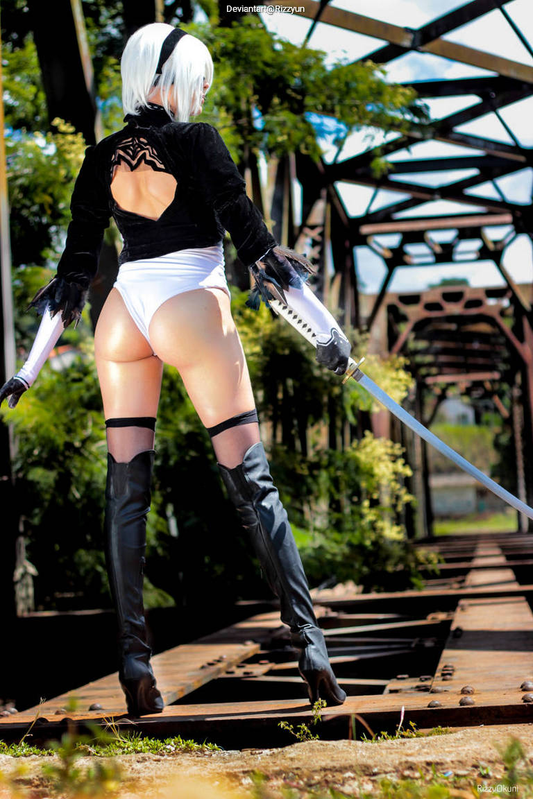 NieR AutomatA - 2B (YoRHa No.2 Type-B) Cosplay full body portrait