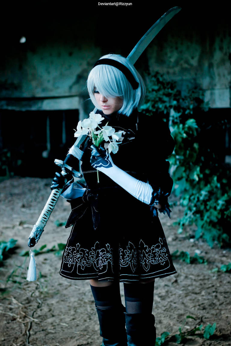 NieR AutomatA - 2B (YoRHa No.2 Type-B) Cosplay full body portrait photography