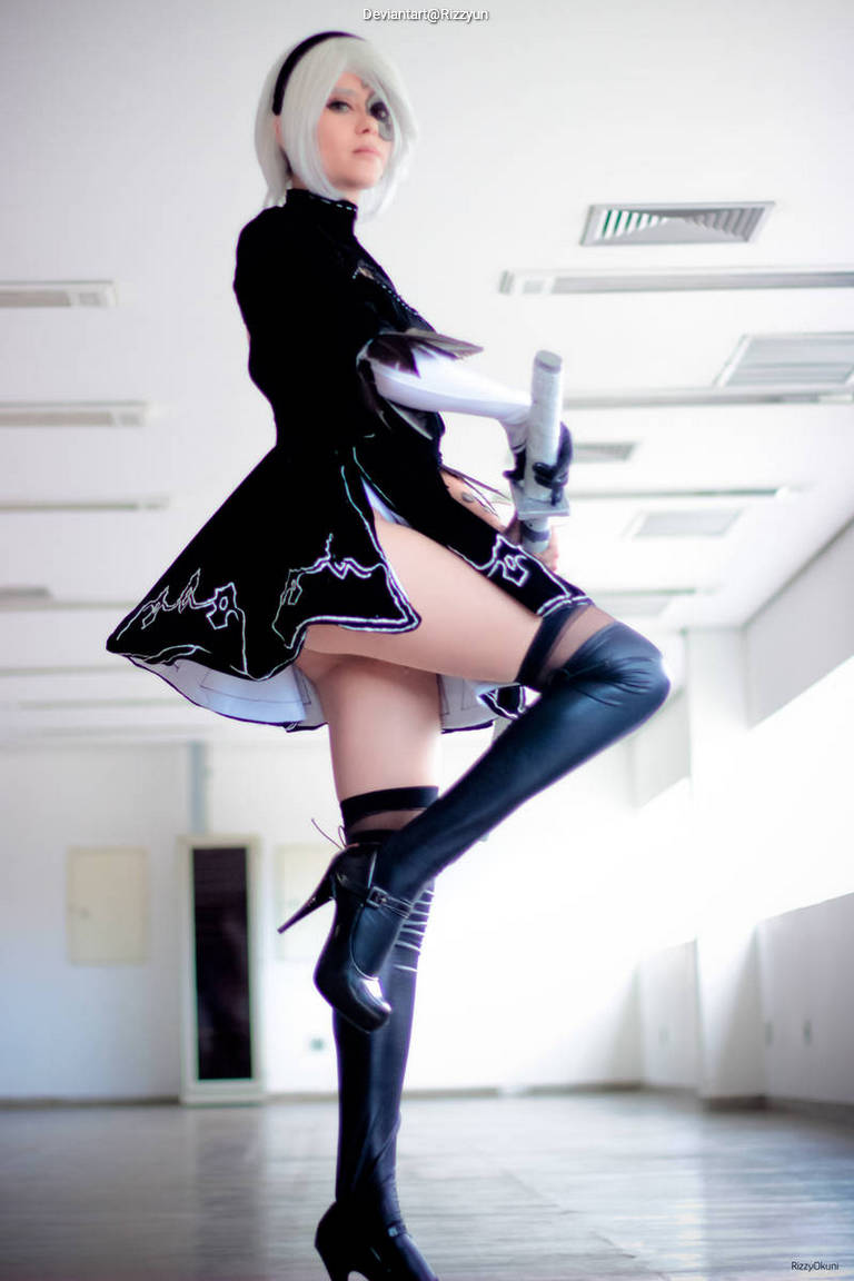 NieR AutomatA - 2B (YoRHa No.2 Type-B) Cosplay full length photo