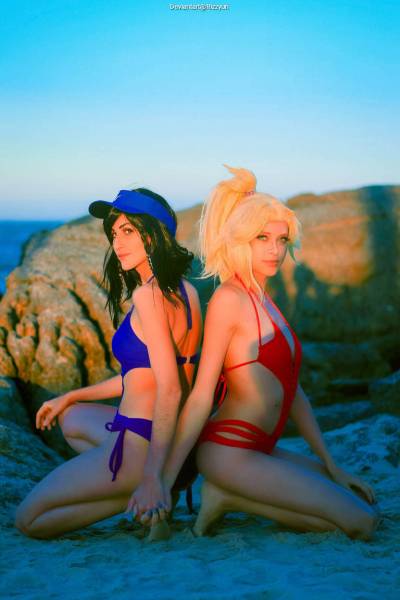Overwatch - Mercy (Angela Ziegler) & Fareeha Amari (Pharah) (Swimsuit) Cosplay