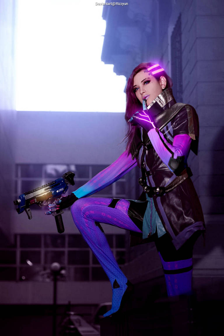Overwatch - Sombra (Olivia Colomar) Cosplay full body portrait