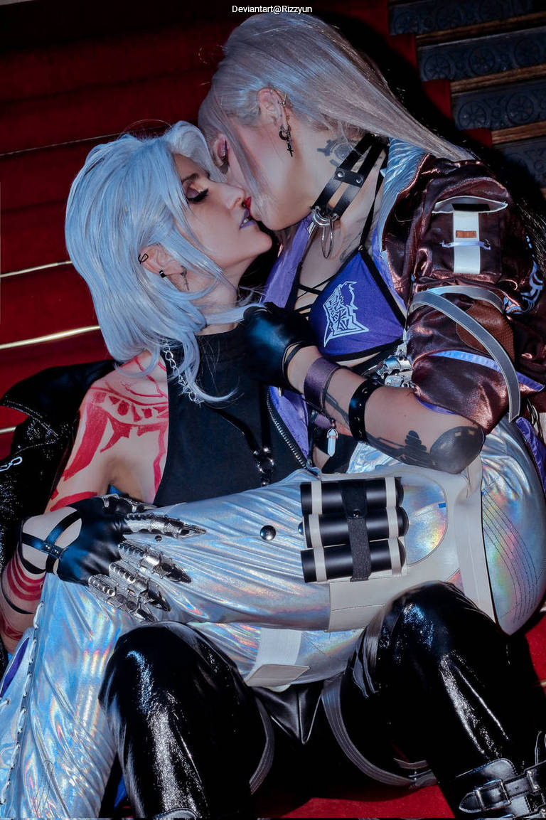 Path To Nowhere - Zoya & Bai Yi Cosplay full body character photo