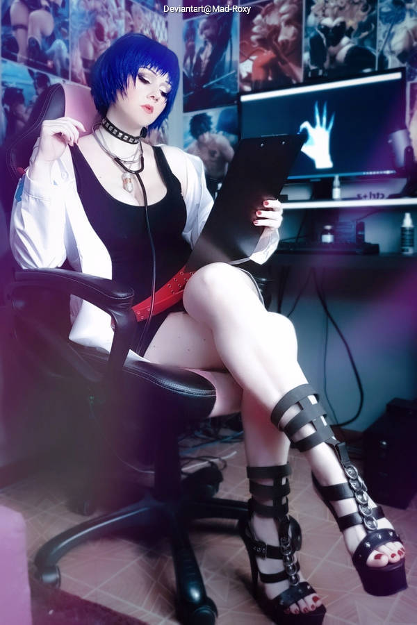 Persona 5 - Tae Takemi (Dr. Takemi) Cosplay full body portrait