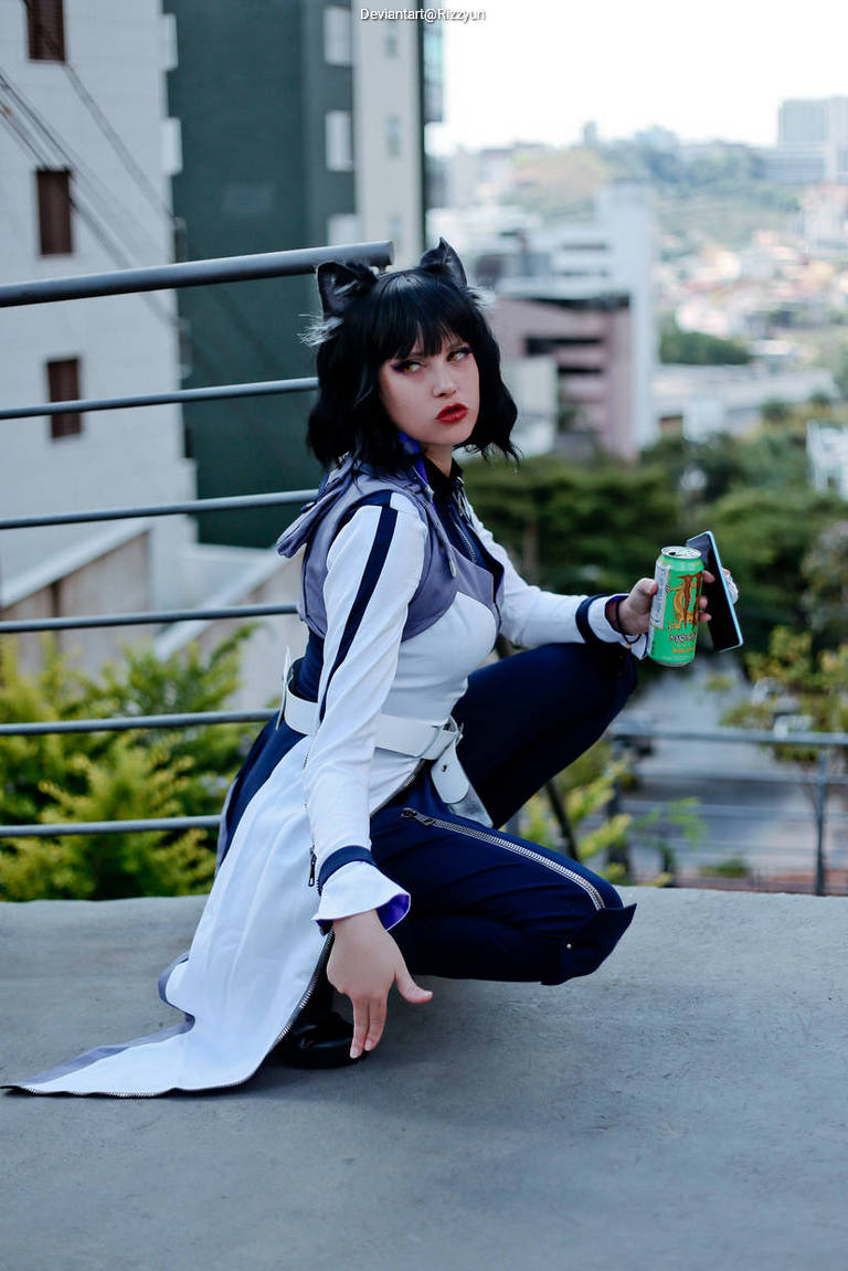 RWBY - Blake Belladonna Cosplay full length photo