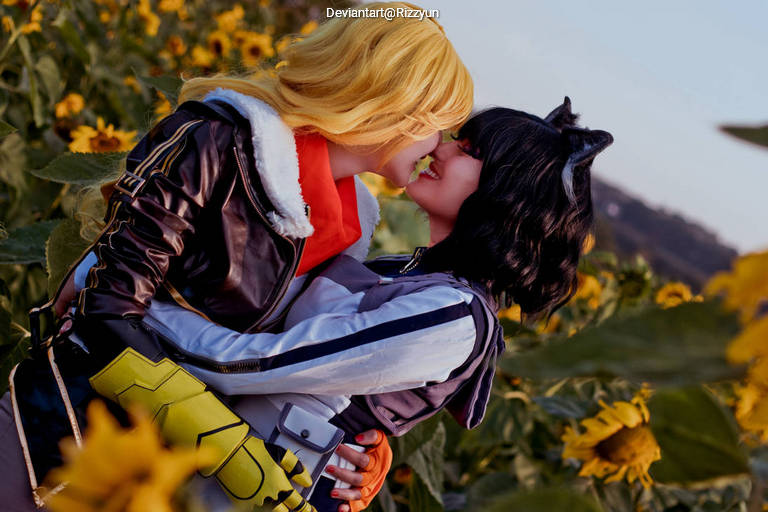 RWBY - Blake Belladonna & Yang Xiao Long (Blondie) Cosplay full body character photo
