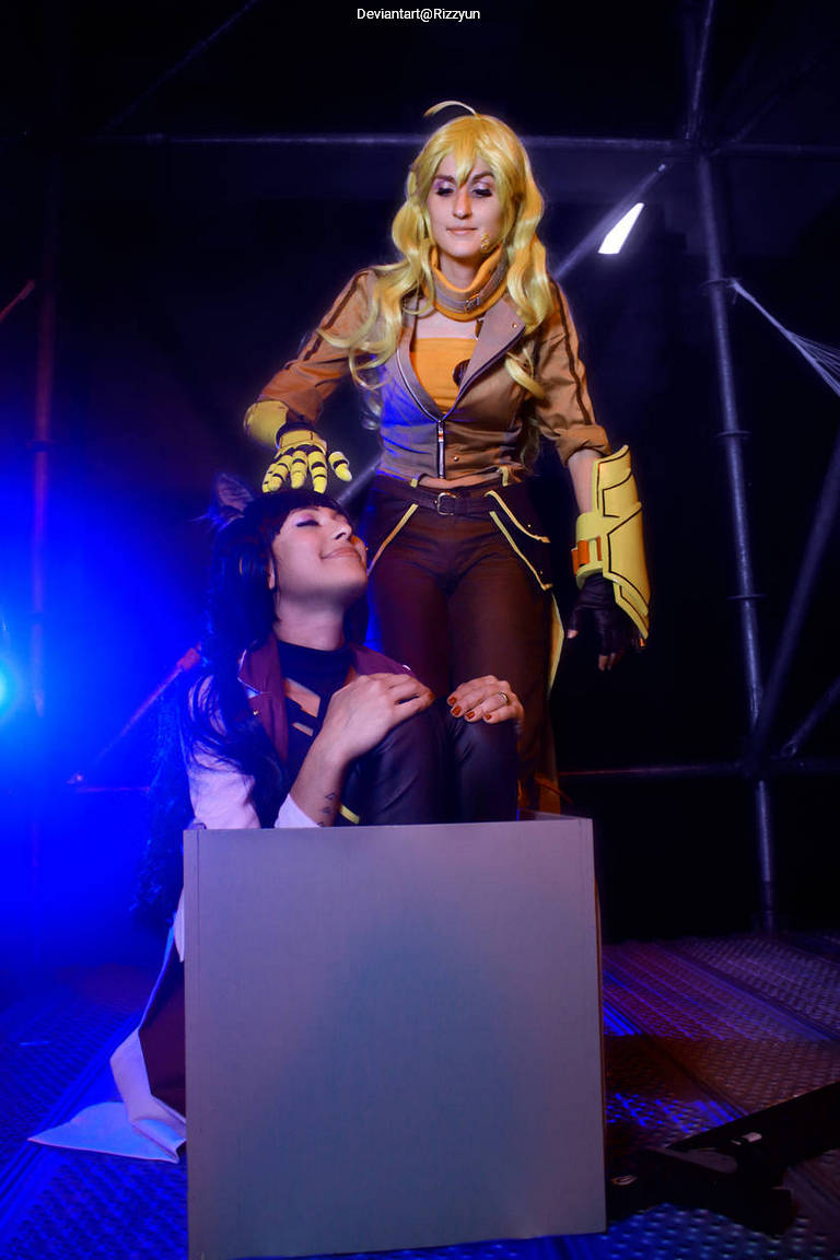 RWBY - Blake Belladonna & Yang Xiao Long (Blondie) Cosplay full body portrait