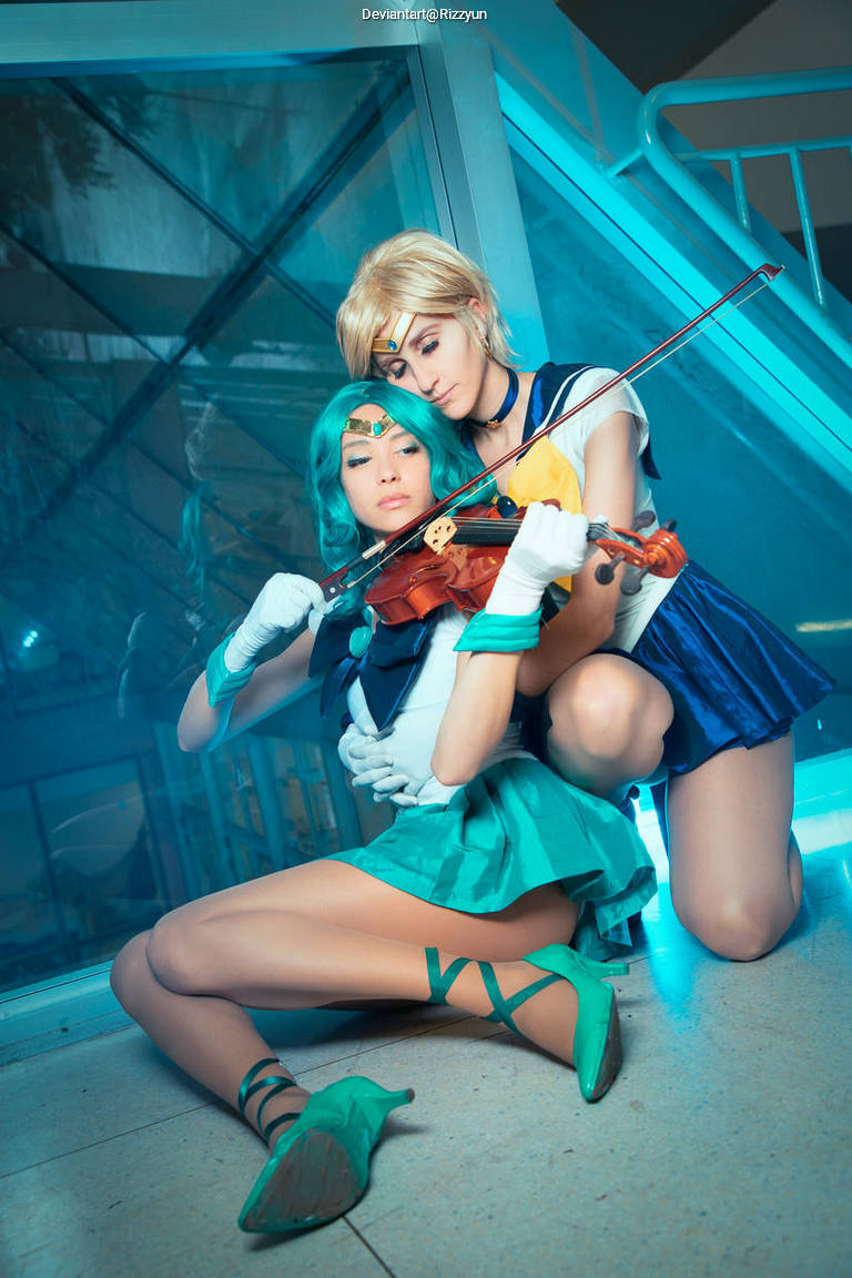 Sailor Moon (HaruMichi) - Haruka Tenou (Sailor Uranus) & Michiru Kaiou (Sailor Neptune) Cosplay costume showcase portrait