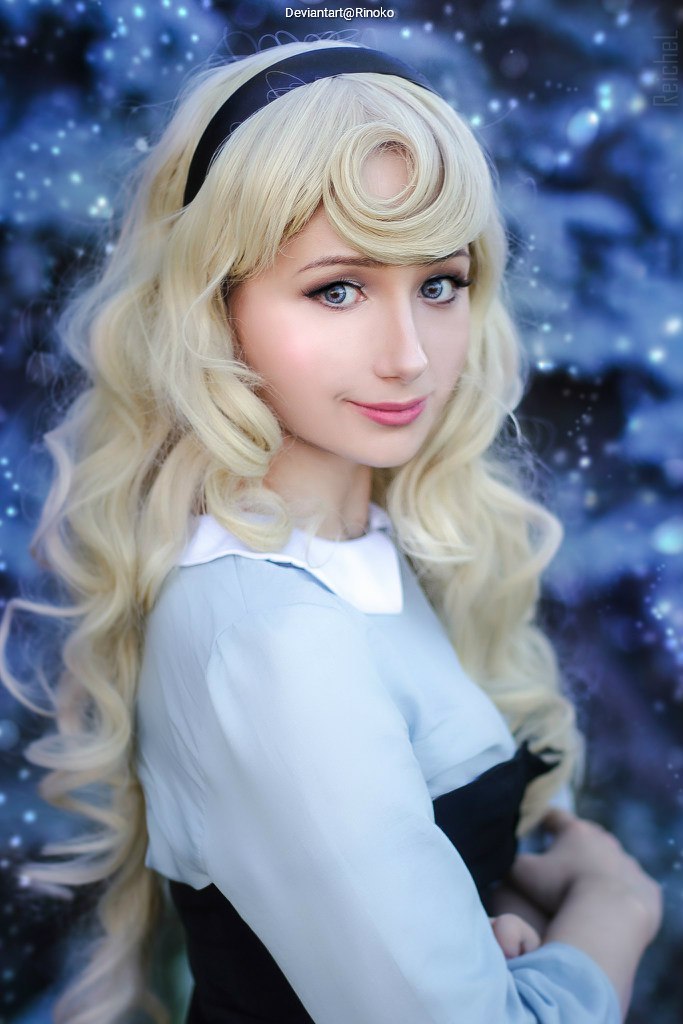 Sleeping Beauty - Princess Aurora (Briar Rose) Cosplay - body photo