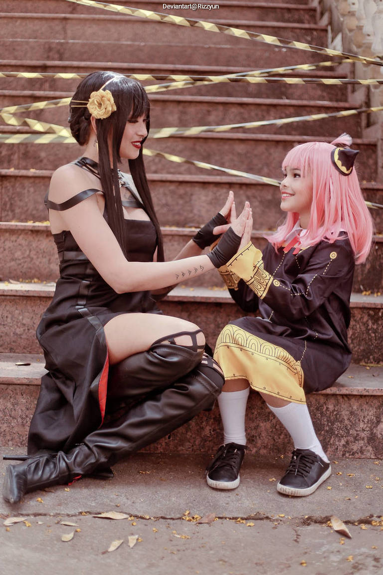Spy &times; Family - Yor Forger (Thorn Princess) &amp; Anya Forger (Test Subject 007) Cosplay - visual exploration