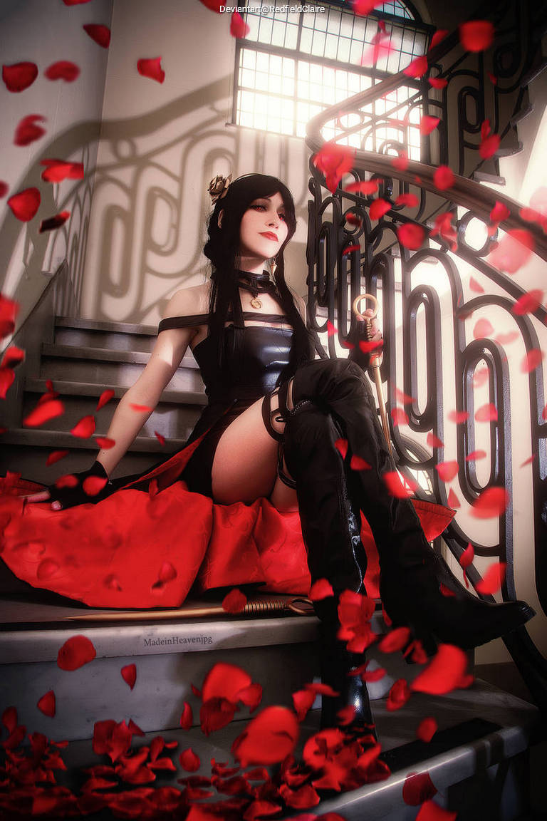 Spy &times; Family - Yor Forger (Thorn Princess) Cosplay - soft focus shot