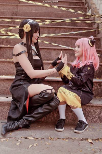 Spy × Family - Yor Forger (Thorn Princess) & Anya Forger (Test Subject 007) Cosplay