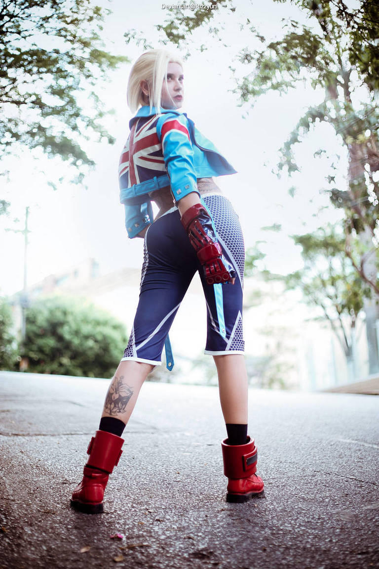 Street Fighter 6 - Cammy White (Killer Bee) Cosplay full body portrait