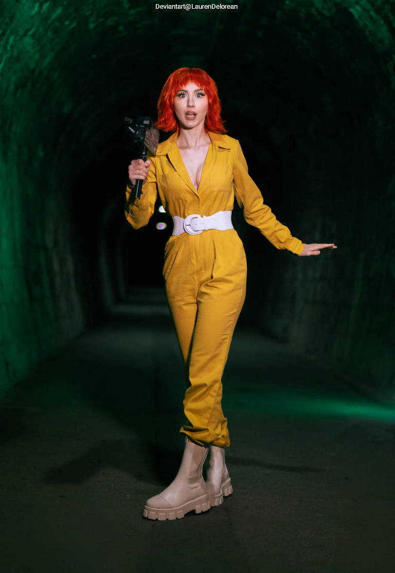 Teenage Mutant Ninja Turtles - April O Neil Cosplay - full body port.