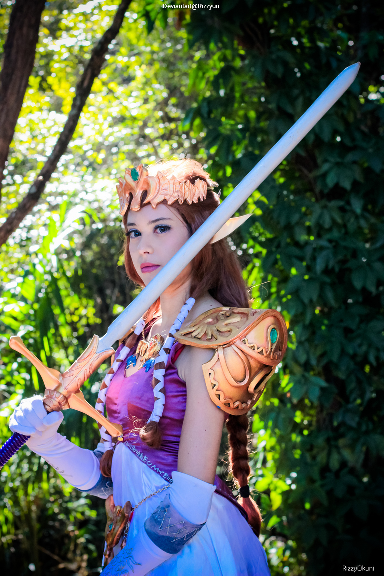 The Legend of Zelda - Twilight Princess - Princess Zelda Cosplay full length photo