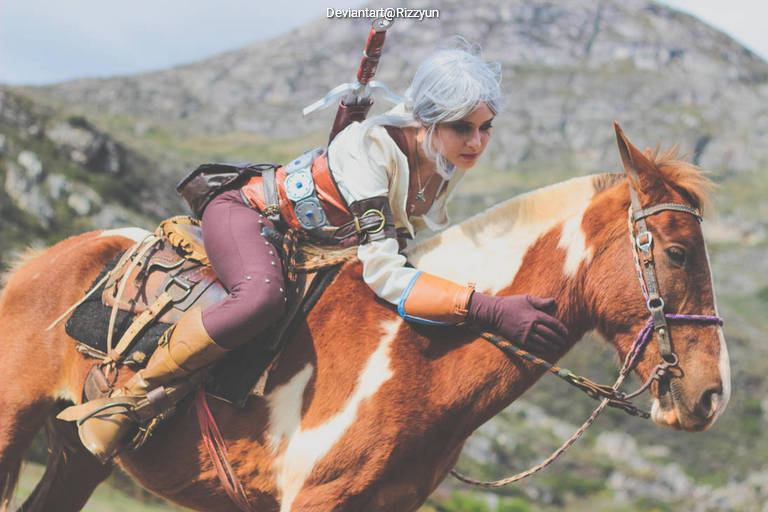 The Witcher 3 - Wild Hunt - Ciri (Cirilla Fiona Elen Riannon) Cosplay full length character portrait