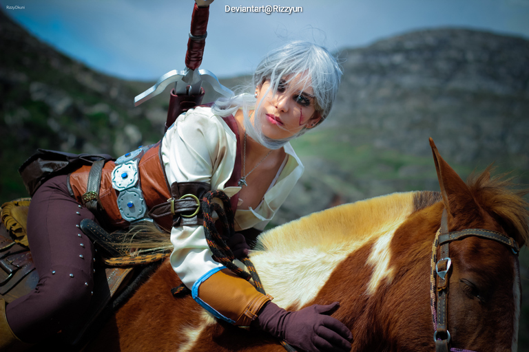 The Witcher 3 - Wild Hunt - Ciri (Cirilla Fiona Elen Riannon) Cosplay costume showcase portrait