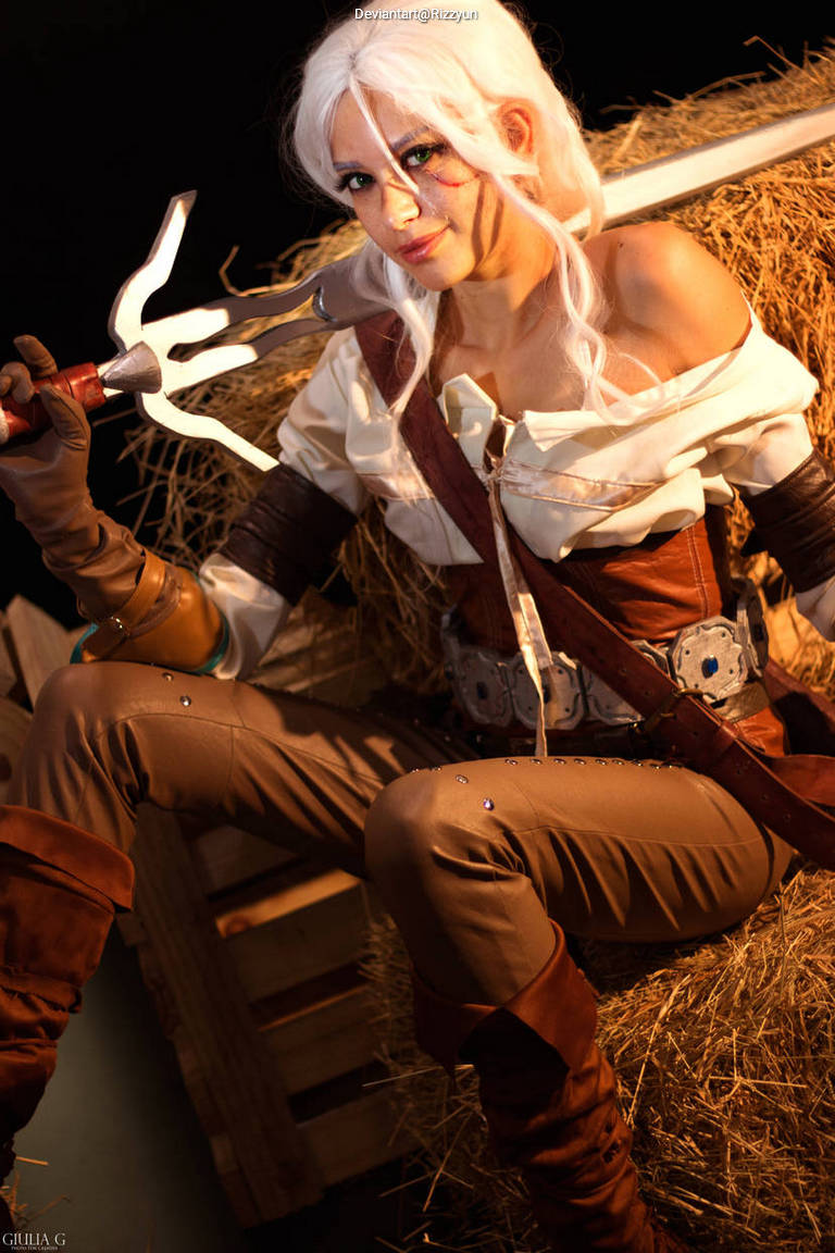 The Witcher 3 - Wild Hunt - Ciri (Cirilla Fiona Elen Riannon) Cosplay full body portrait photography