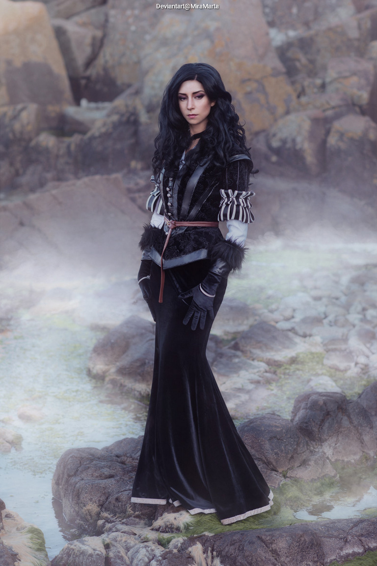 The Witcher 3 - Wild Hunt - Yennefer of Vengerberg Cosplay full body portrait photography