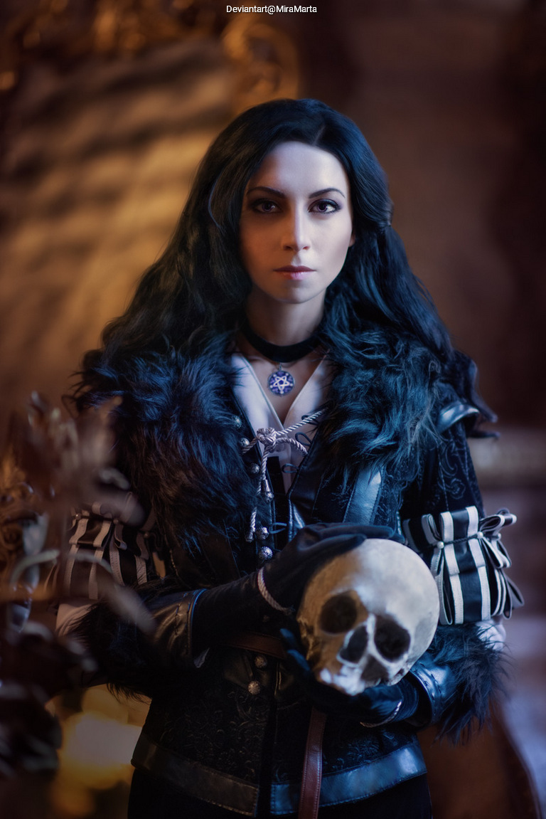 The Witcher 3 - Wild Hunt - Yennefer of Vengerberg Cosplay full body portrait