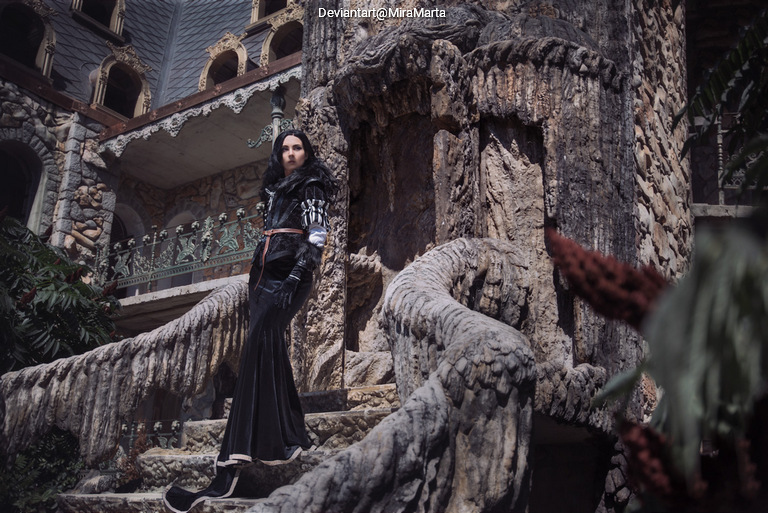 The Witcher 3 - Wild Hunt - Yennefer of Vengerberg Cosplay full length photo