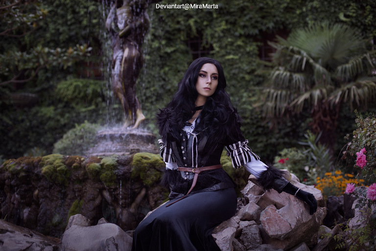 The Witcher 3 - Wild Hunt - Yennefer of Vengerberg Cosplay full body portrait