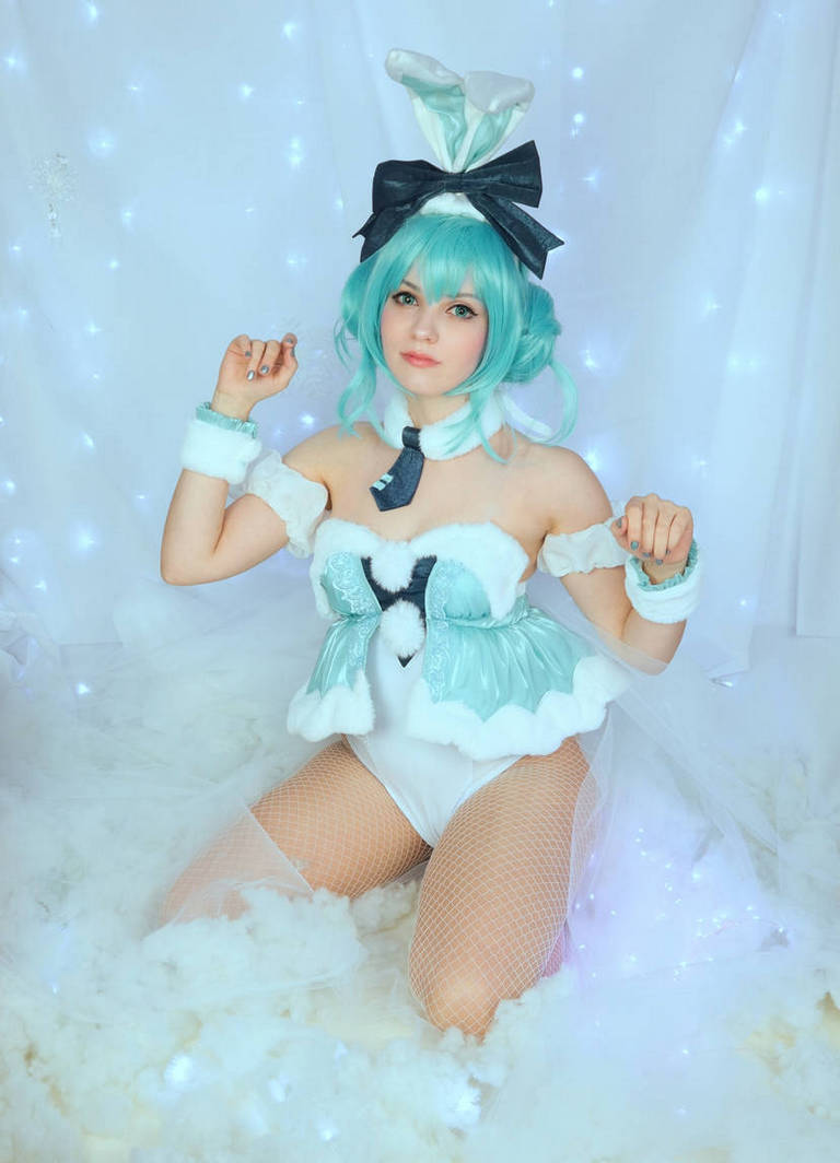 Vocaloid - Hatsune Miku (Bunny) Cosplay character costume portrait