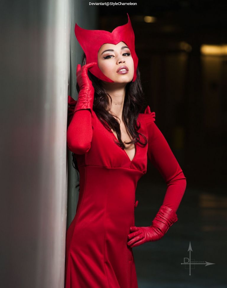 Avengers - Wanda Django Maximoff (Scarlet Witch) Cosplay - delicate portrait