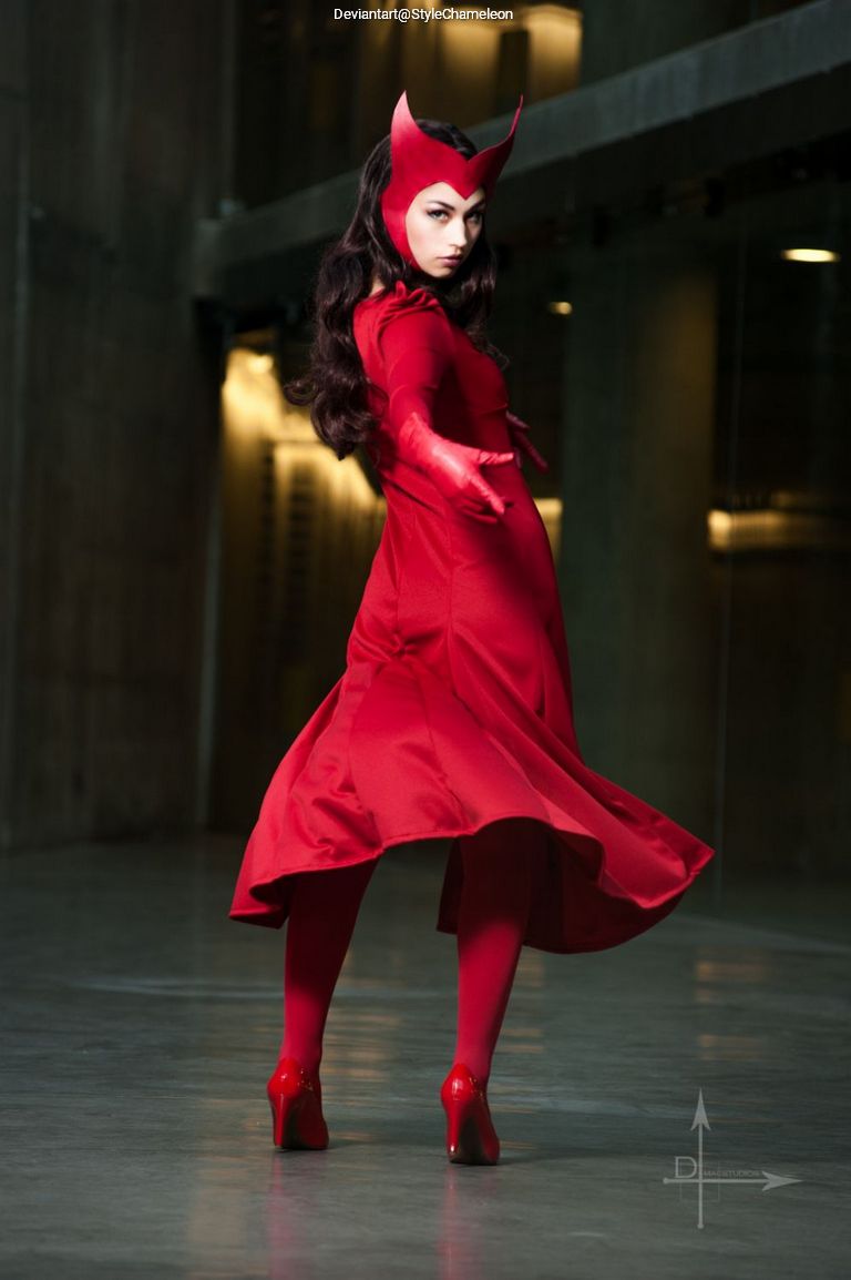 Avengers - Wanda Django Maximoff (Scarlet Witch) Cosplay - expressive portrait