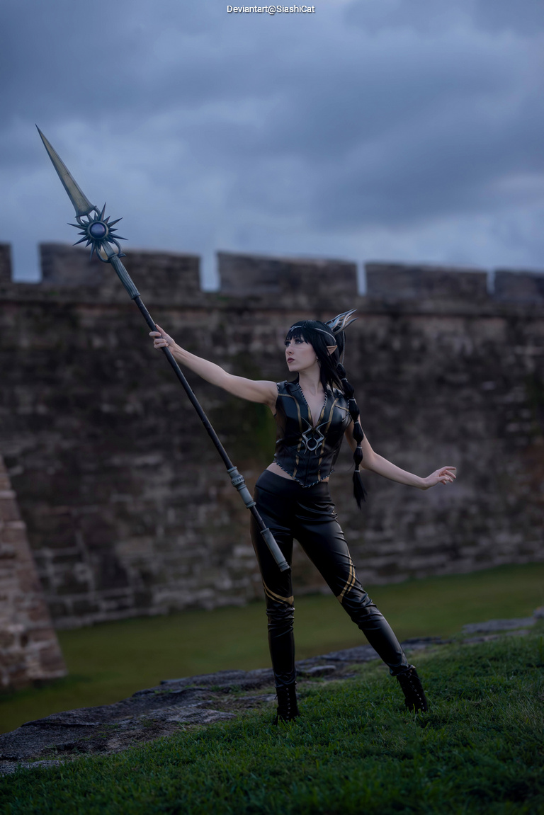 Baldurs Gate 3 - Shadowheart (Jenevelle Hallowleaf) Cosplay character costume portrait