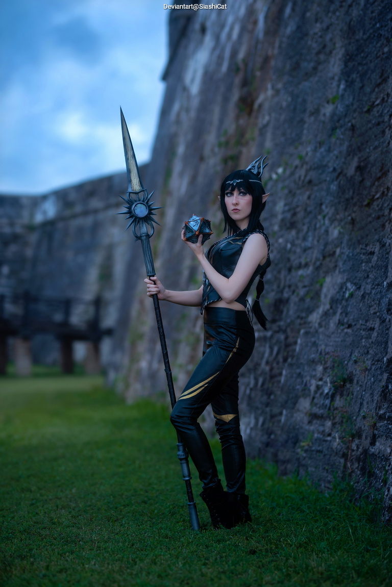 Baldurs Gate 3 - Shadowheart (Jenevelle Hallowleaf) Cosplay full body character photo