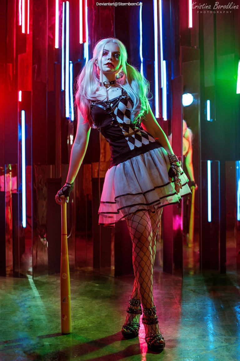 Batman - Arkham Knight - Harley Quinn (Harleen Frances Quinzel) Cosplay character recreation portrait