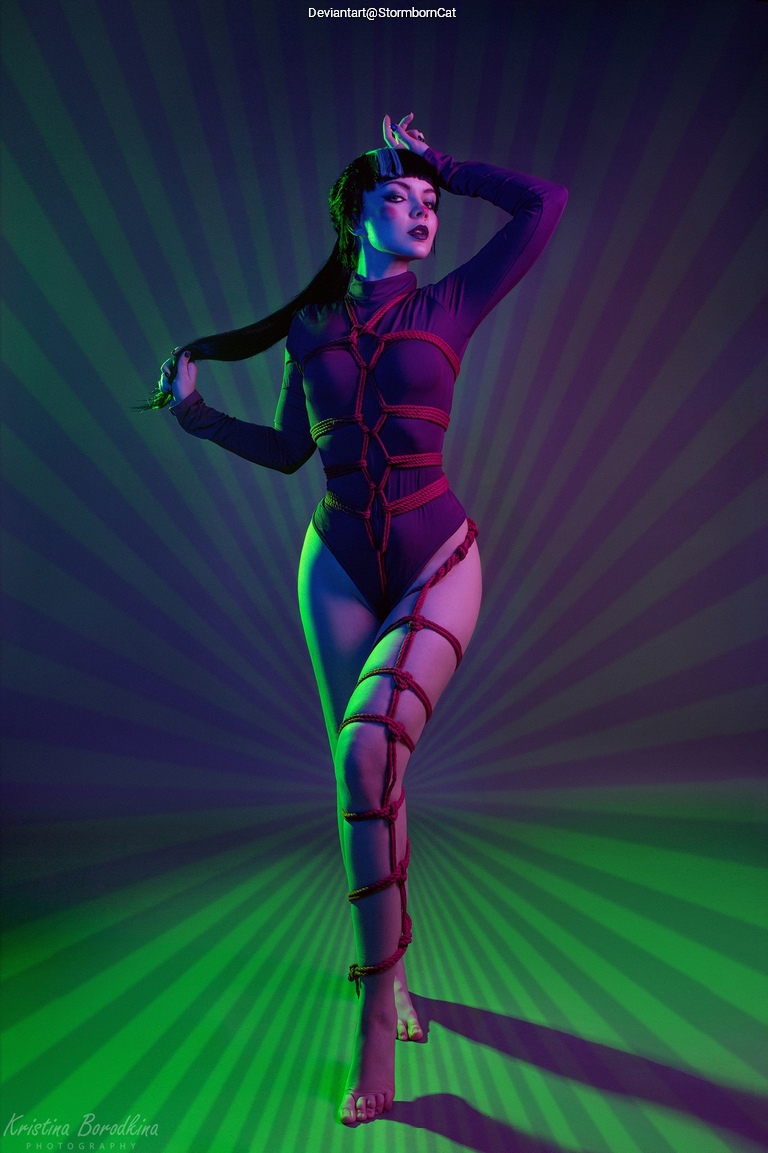 Batman (Vol 3) #89 - Punchline (Alexis Kaye) (Shibari) Cosplay costume showcase portrait