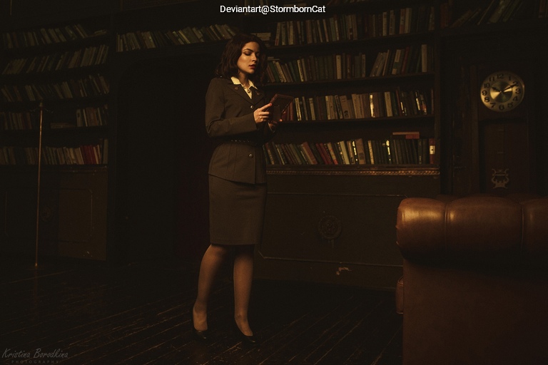 Captain America - The First Avenger - Margaret Elizabeth Peggy Carter Cosplay full length character portrait
