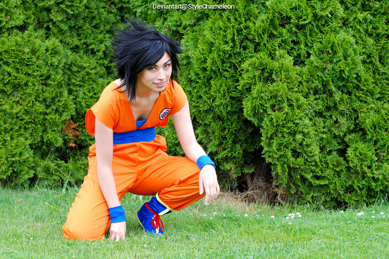 Dragon Ball - Goku (Son Goku) (Female) Cosplay character costume portrait