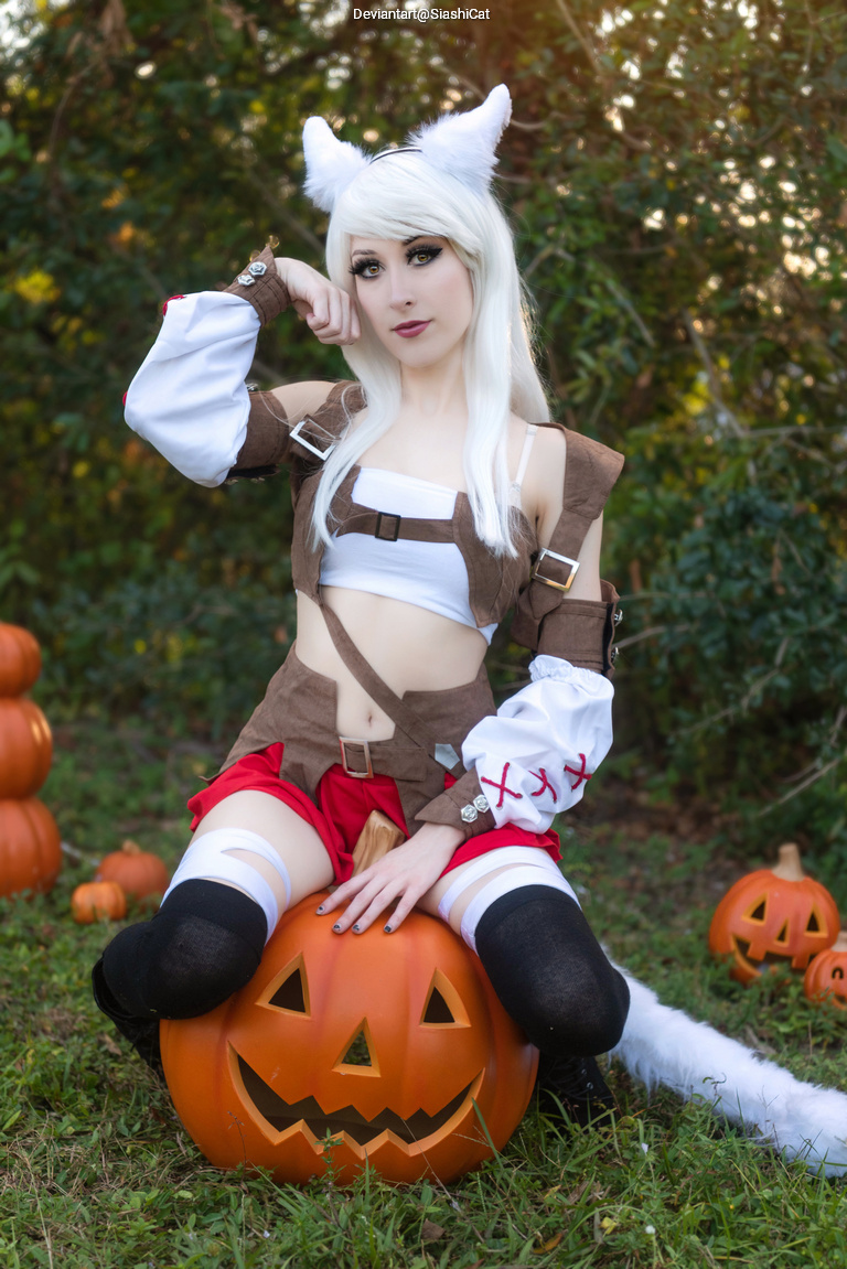 Final Fantasy 14 - Miqote Cosplay full length photo
