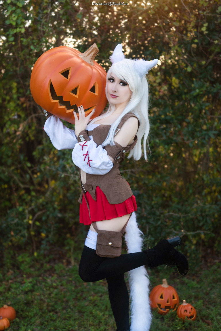 Final Fantasy 14 - Miqote Cosplay full body portrait