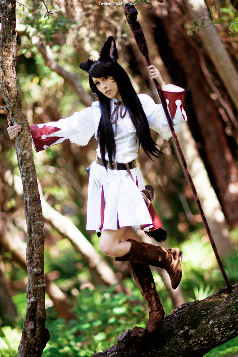 Final Fantasy 14 - Miqote (White Mage) Cosplay full body portrait