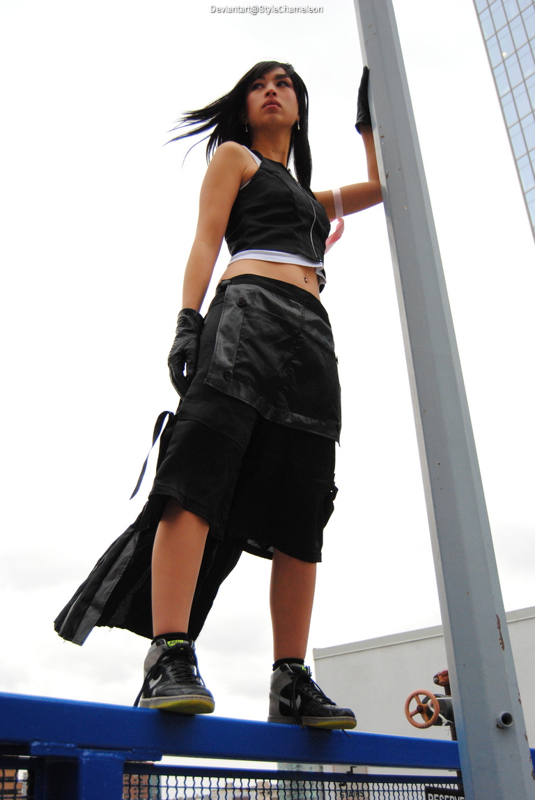 Final Fantasy 7 - Advent Children - Tifa Lockhart Cosplay full body character photo